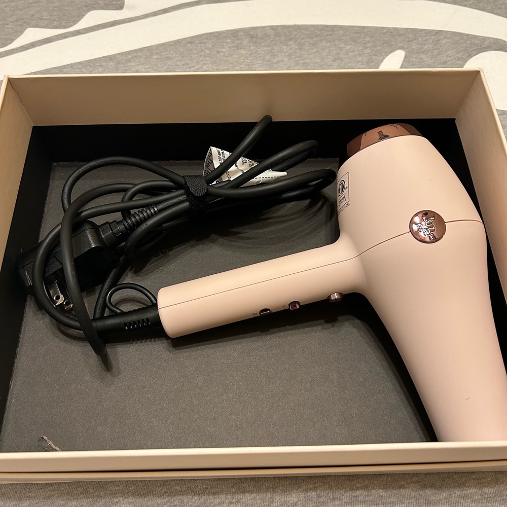 Blow dryer